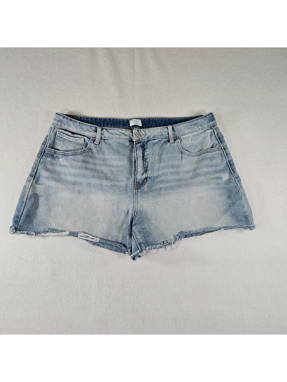 Time and Tru Women's Size 20 Denim Shorts Light Wash 4" Inseam Raw Hem NWOT
